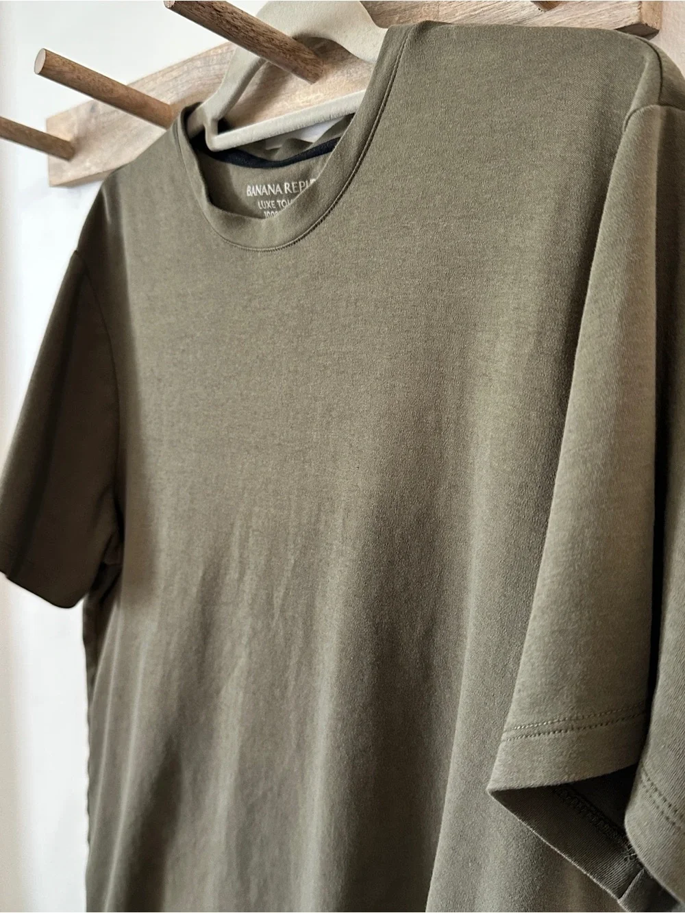 Banana Republic Men's Olive Green Crewneck Short Sleeve Tee size Large